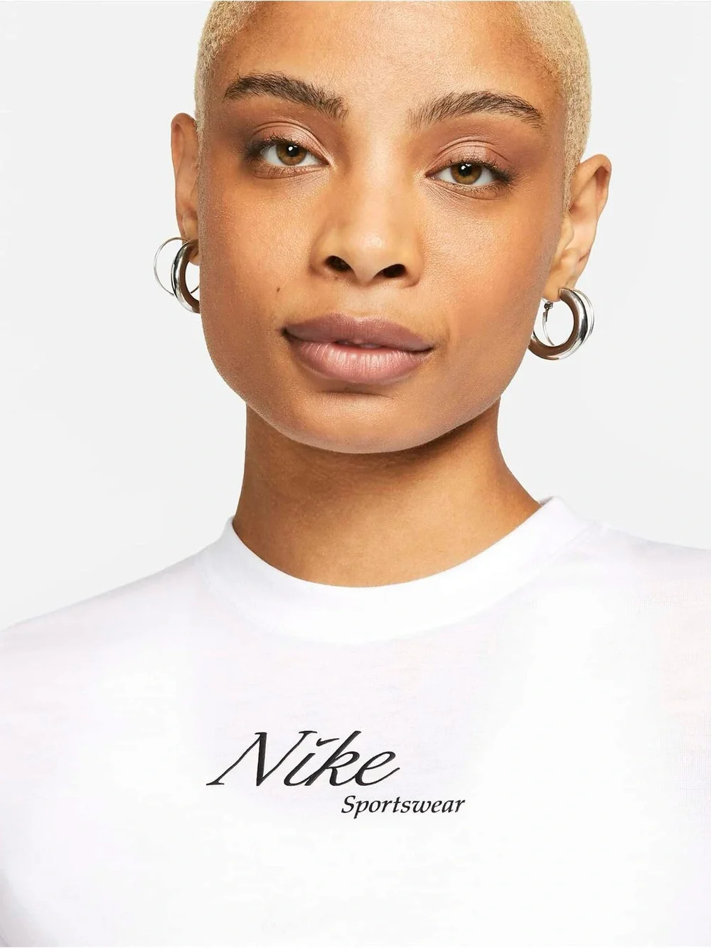 Nike Sportswear Women's white Cropped Crew Tee M